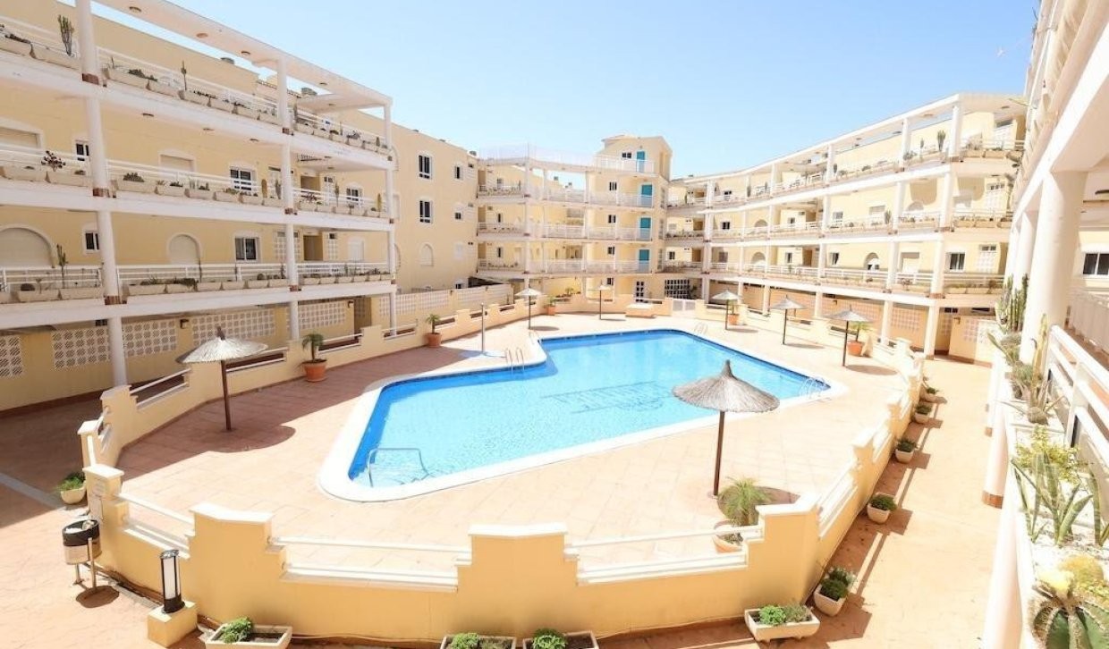Appartamento a Dehesa De Campoamor, Alicante, Spagna 3 camere da letto, 101 mq. N° 196346