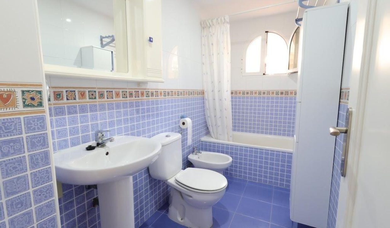 Appartamento a Dehesa De Campoamor, Alicante, Spagna 3 camere da letto, 101 mq. N° 196346