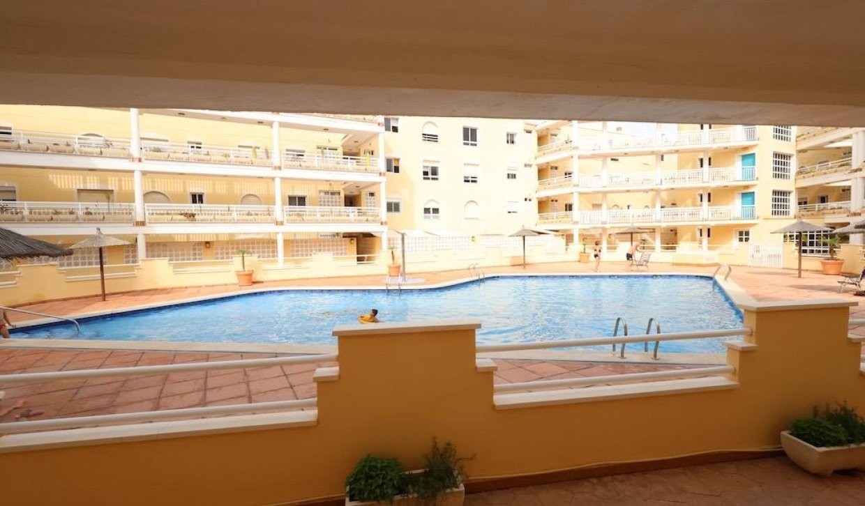 Appartamento a Dehesa De Campoamor, Alicante, Spagna 3 camere da letto, 101 mq. N° 196346