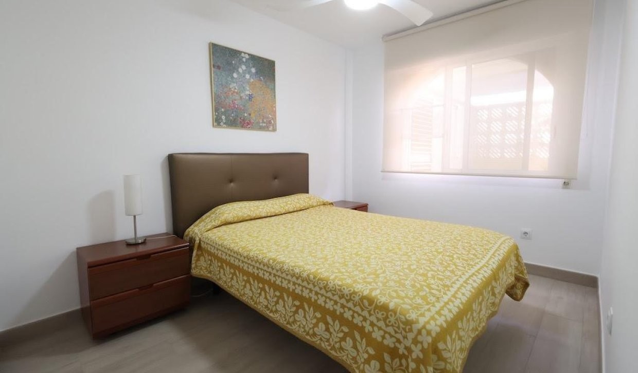 Appartamento a Dehesa De Campoamor, Alicante, Spagna 3 camere da letto, 101 mq. N° 196346
