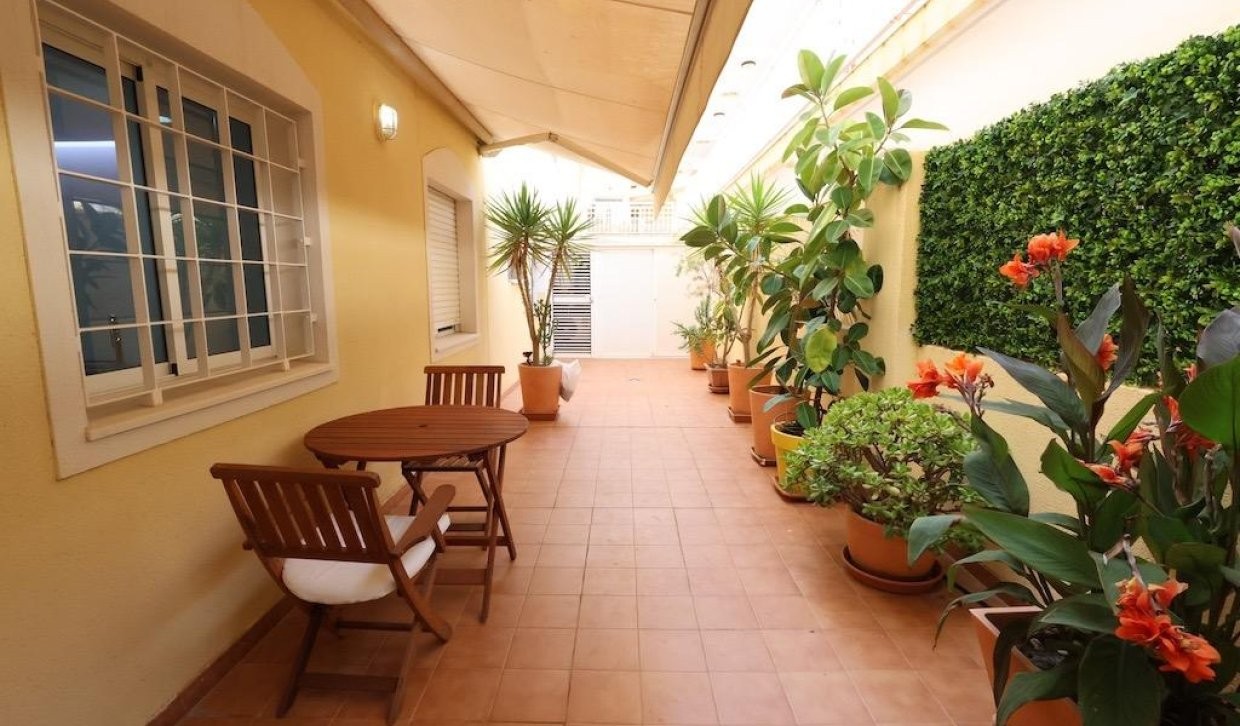 Appartamento a Dehesa De Campoamor, Alicante, Spagna 3 camere da letto, 101 mq. N° 196346