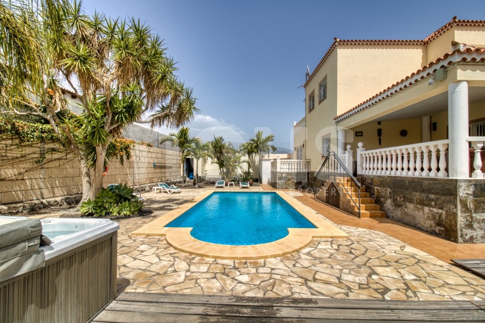 Villa à Tenerife, Espagne 6 chambres, 360 m2 No. 103042