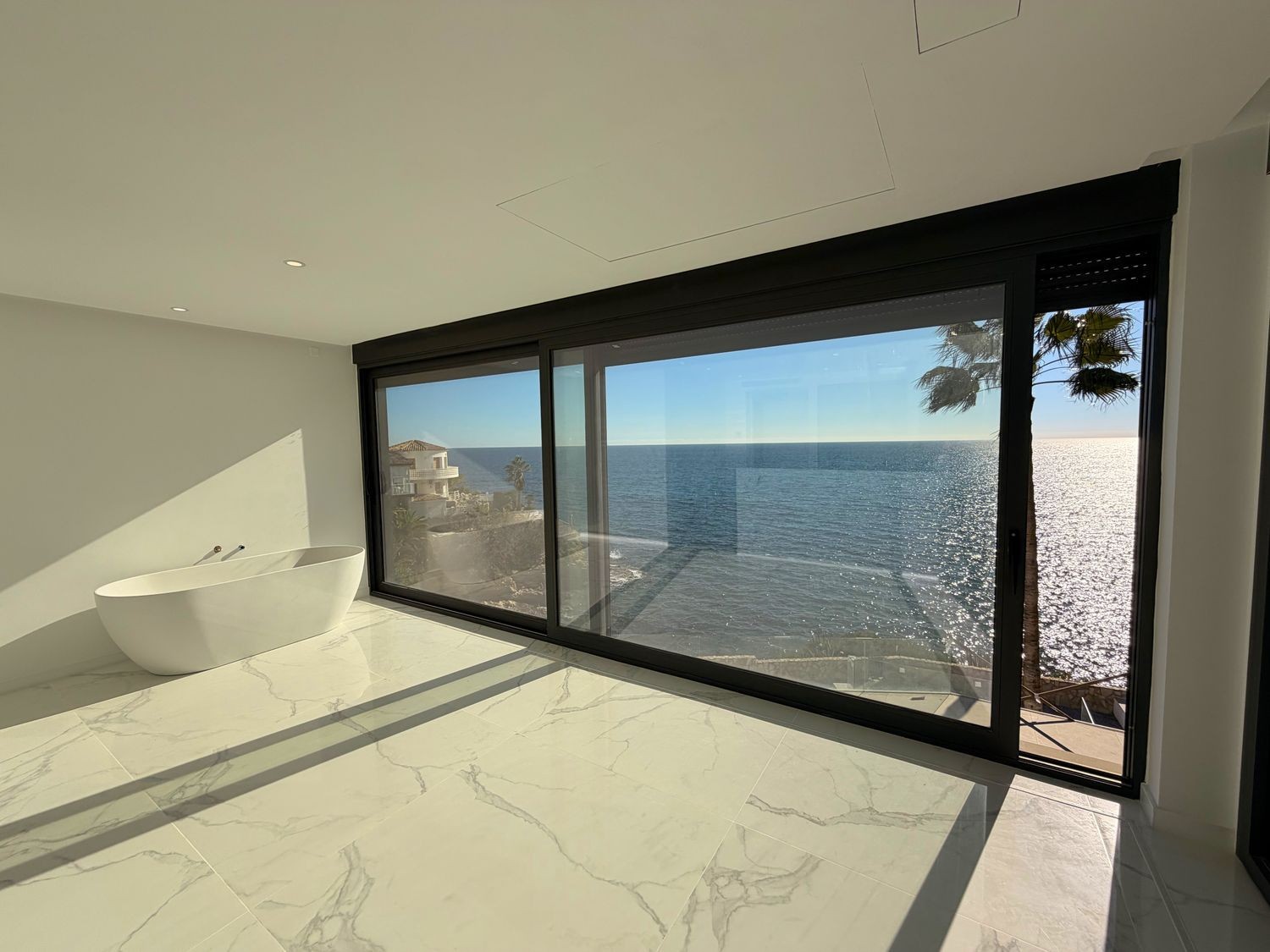 Villa in El Campello, Alicante, Spain 5 bedrooms, 365 sq.m. No. 181771