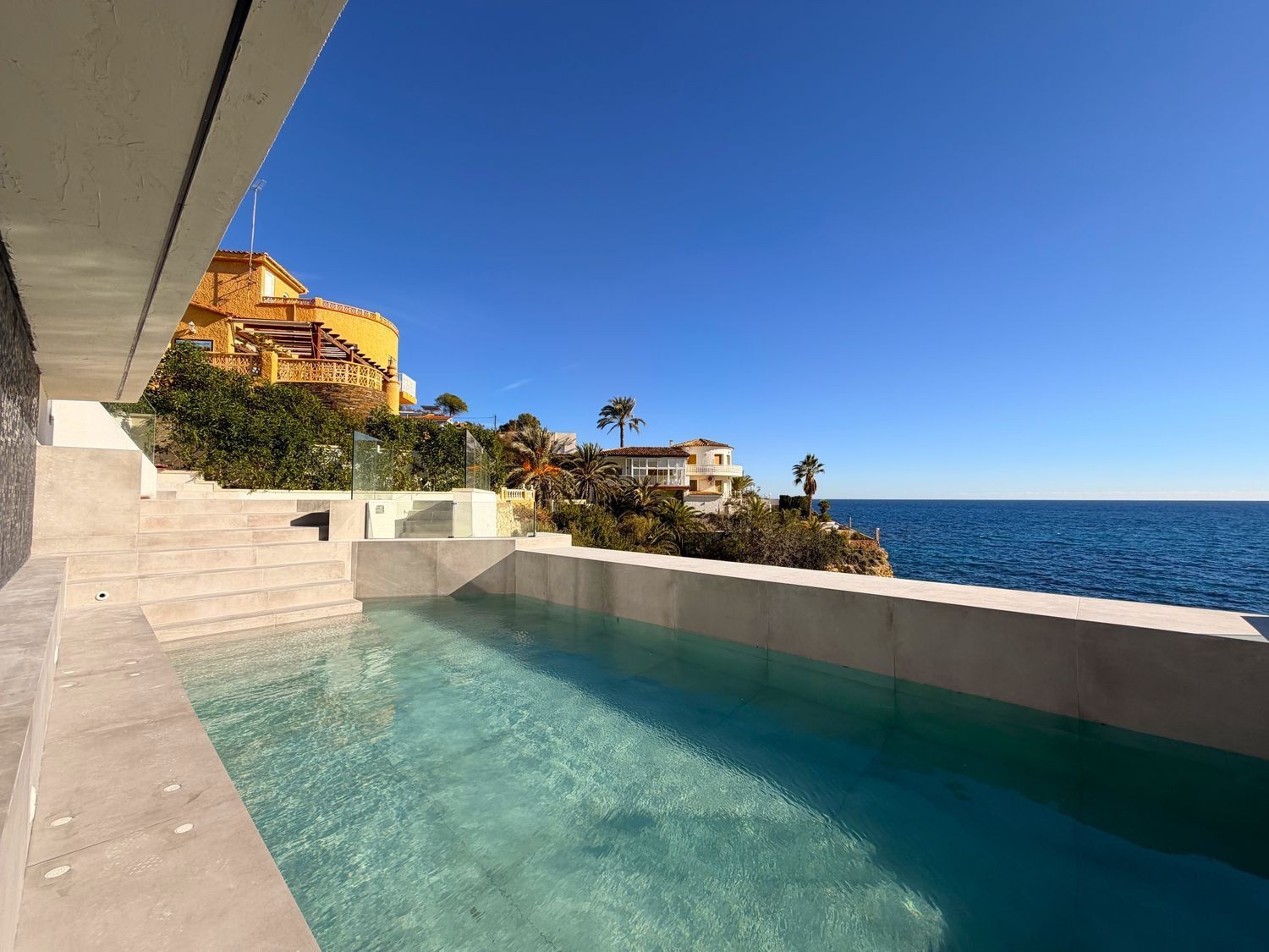 Villa in El Campello, Alicante, Spain 5 bedrooms, 365 sq.m. No. 181771