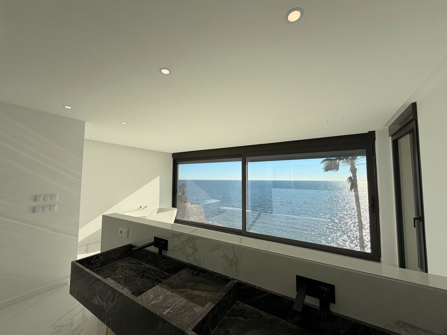 Villa in El Campello, Alicante, Spain 5 bedrooms, 365 sq.m. No. 181771