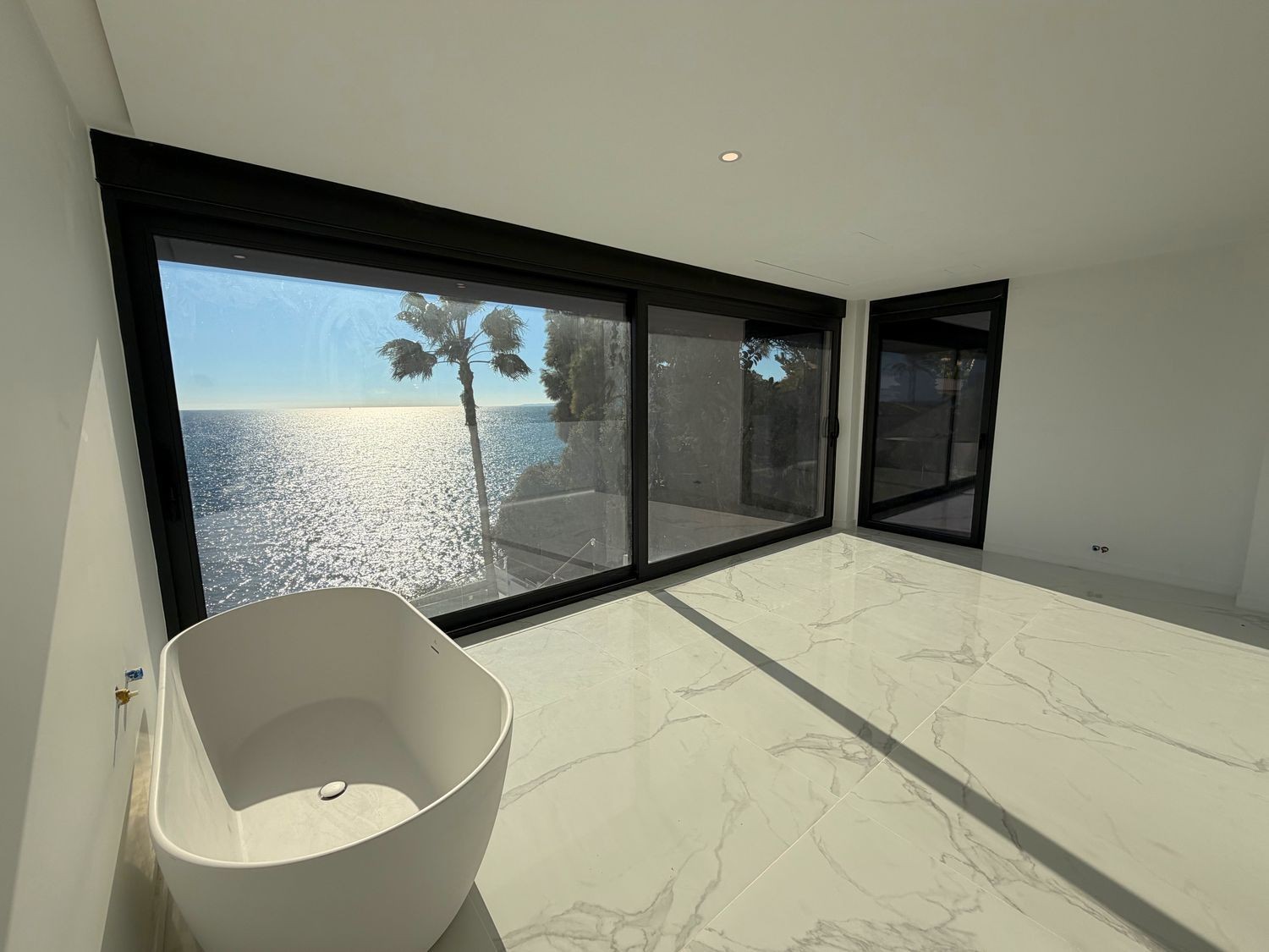 Villa in El Campello, Alicante, Spain 5 bedrooms, 365 sq.m. No. 181771