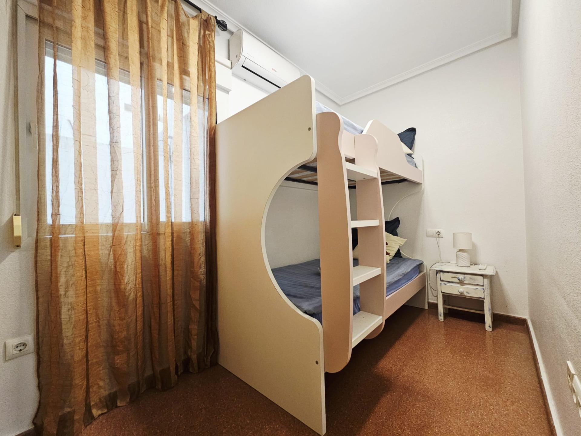 Apartamento en Torrevieja, Alicante, España 3 dormitorios, 126 m2 No. 155625