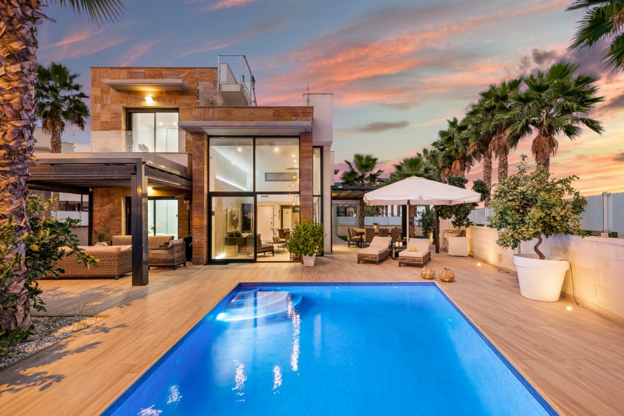Villa Cabo Roig, Alicante, Spānijā 5 istabas, 180 m2 Nr. 148615