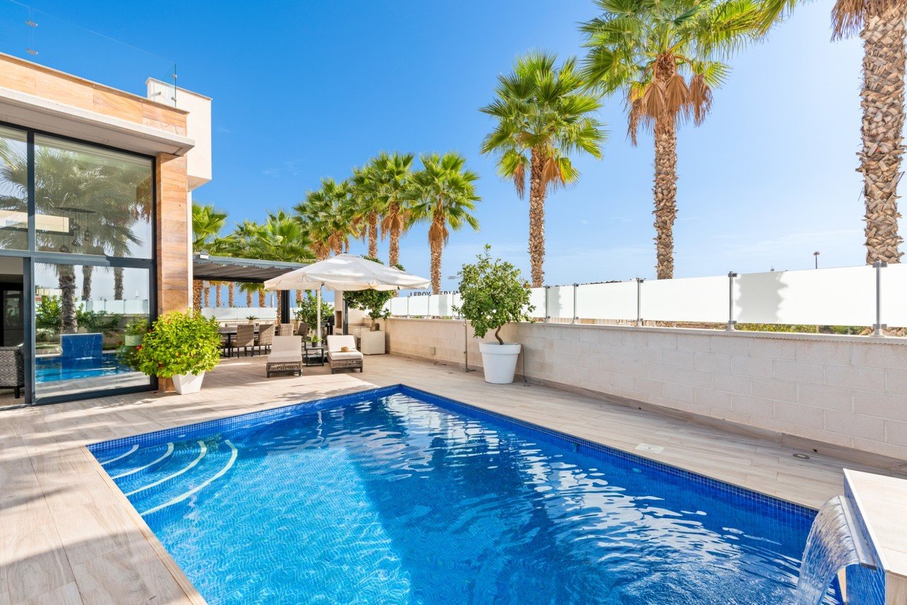 Villa Cabo Roig, Alicante, Spānijā 5 istabas, 180 m2 Nr. 148615