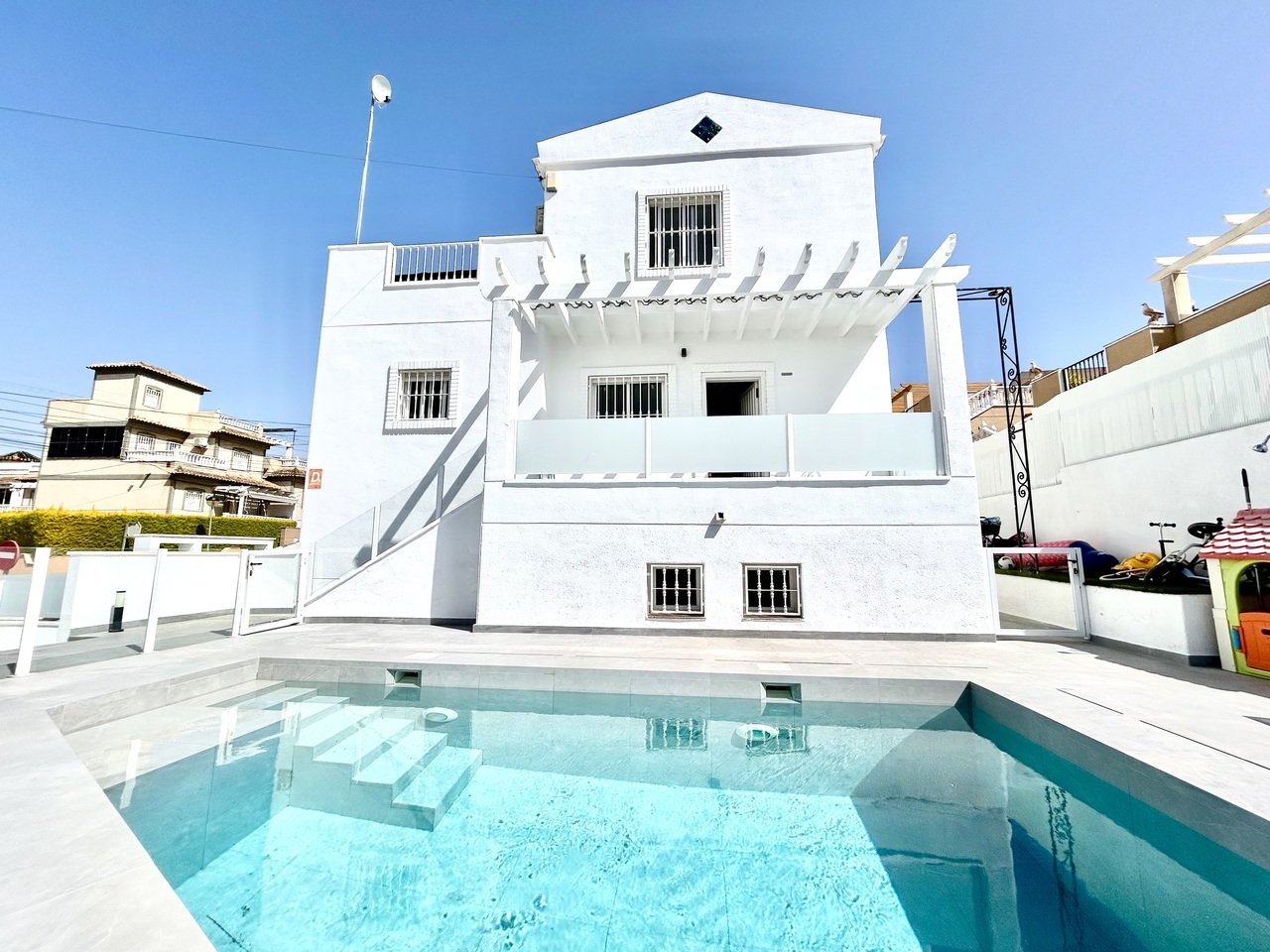 Huvila Villamartin, Alicante, Espanja 5 makuuhuonetta, 166 m2 No. 189078