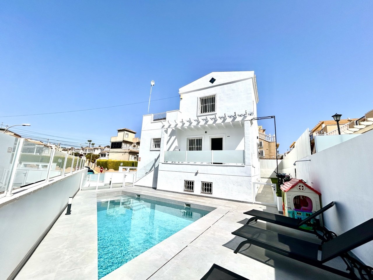 Huvila Villamartin, Alicante, Espanja 5 makuuhuonetta, 166 m2 No. 189078