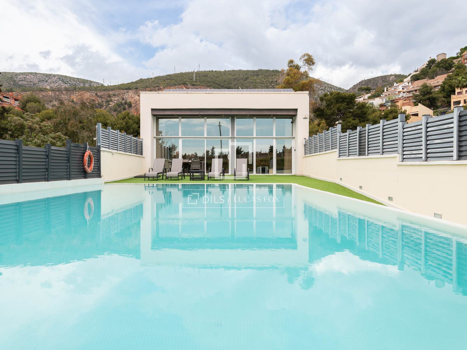 Villa a Castelldefels, Barcelona, Spagna 7 camere da letto, 496 mq. N° 151008