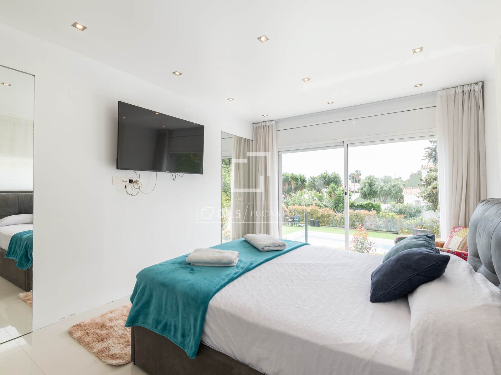 Villa a Castelldefels, Barcelona, Spagna 7 camere da letto, 496 mq. N° 151008