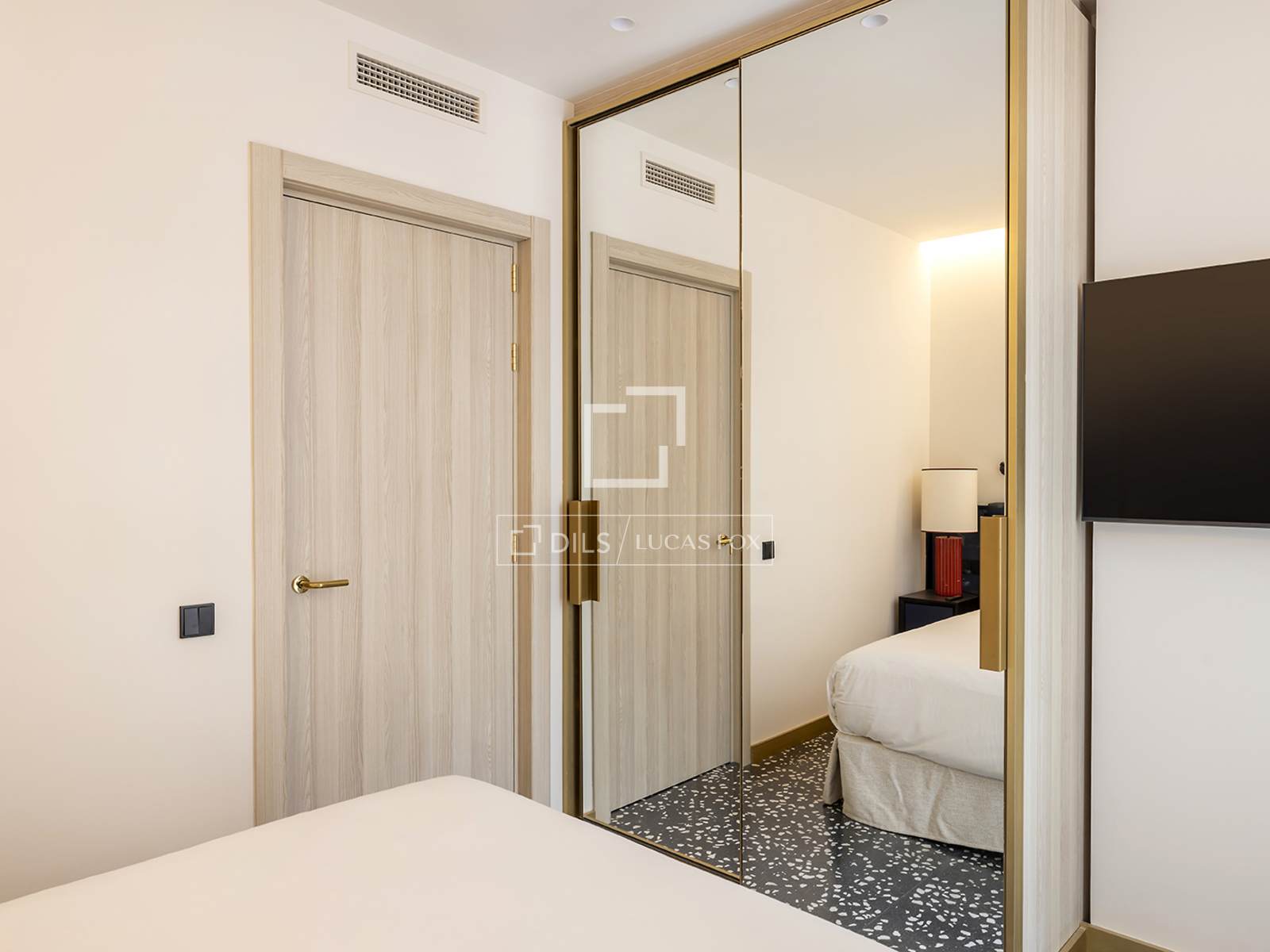 Квартира в Барселона, Испания 2 спальни, 80м2 №151011