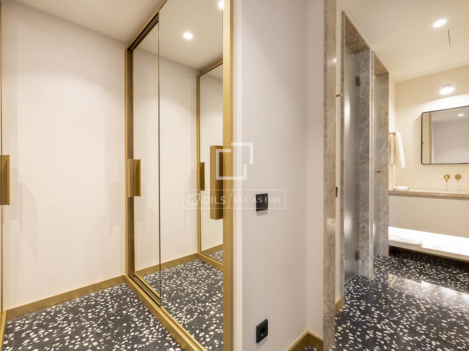 Квартира в Барселона, Испания 2 спальни, 80м2 №151011