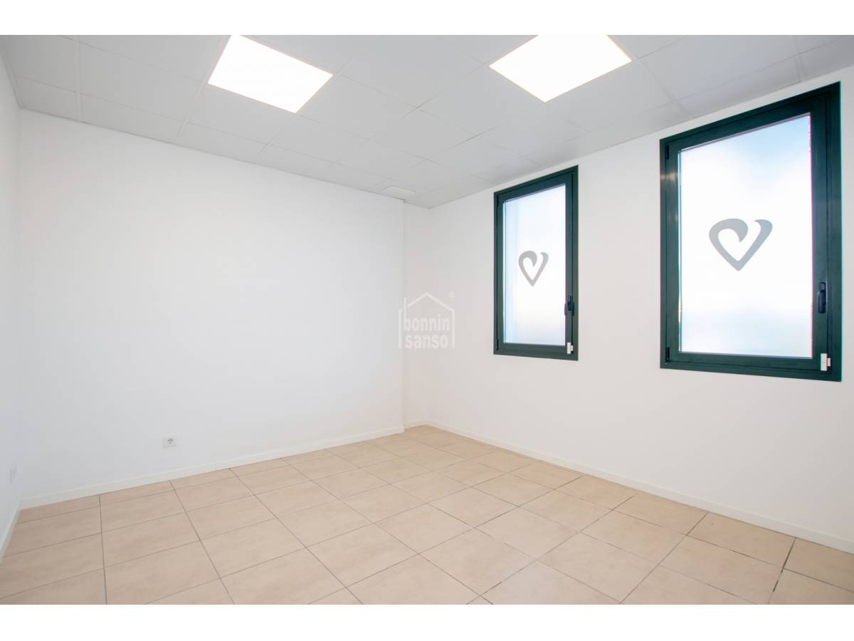 Commercial property in Mahon, Menorca, Spain 114 sq.m. No. 65104