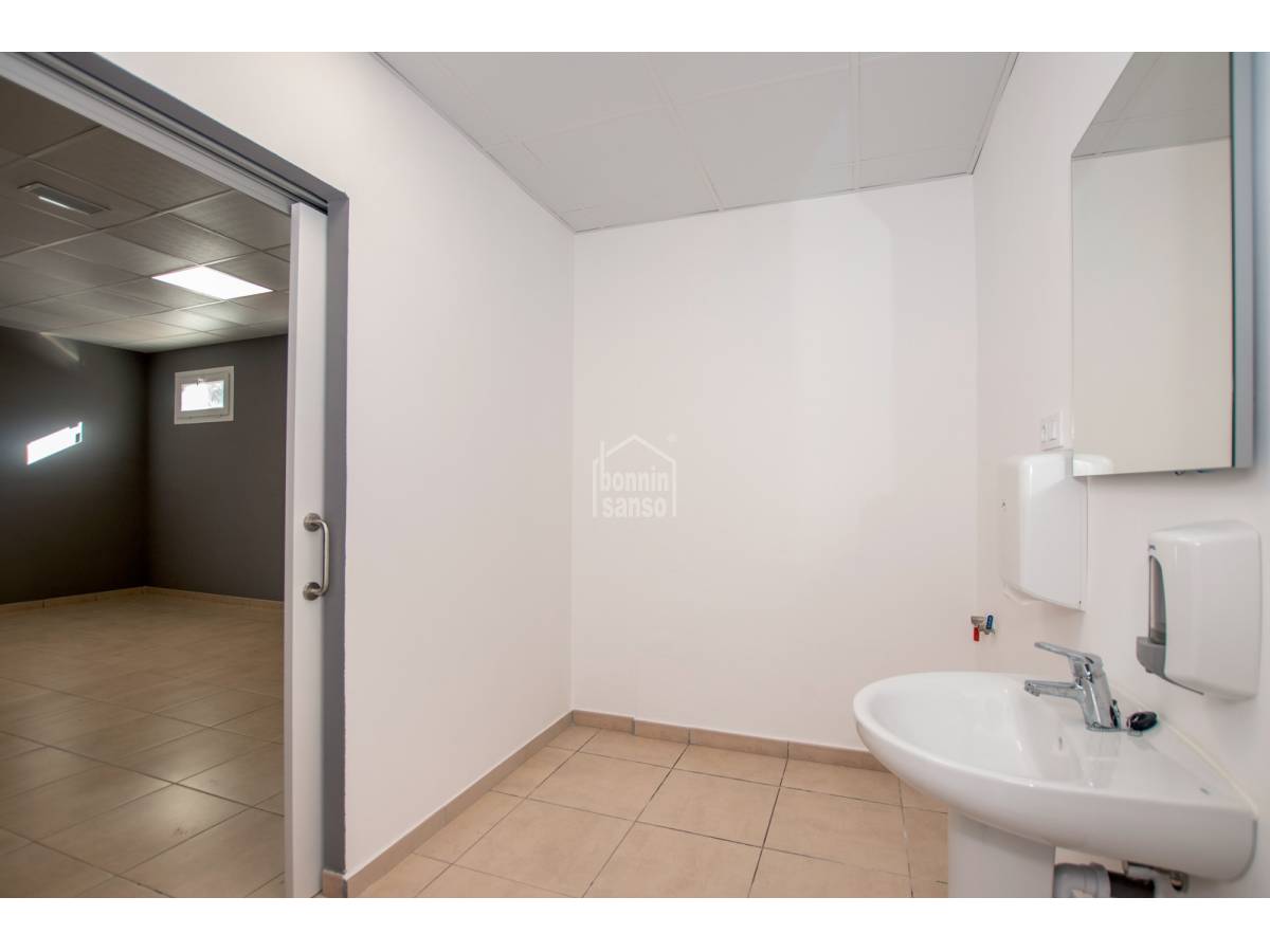 Commercial property in Mahon, Menorca, Spain 114 sq.m. No. 65104