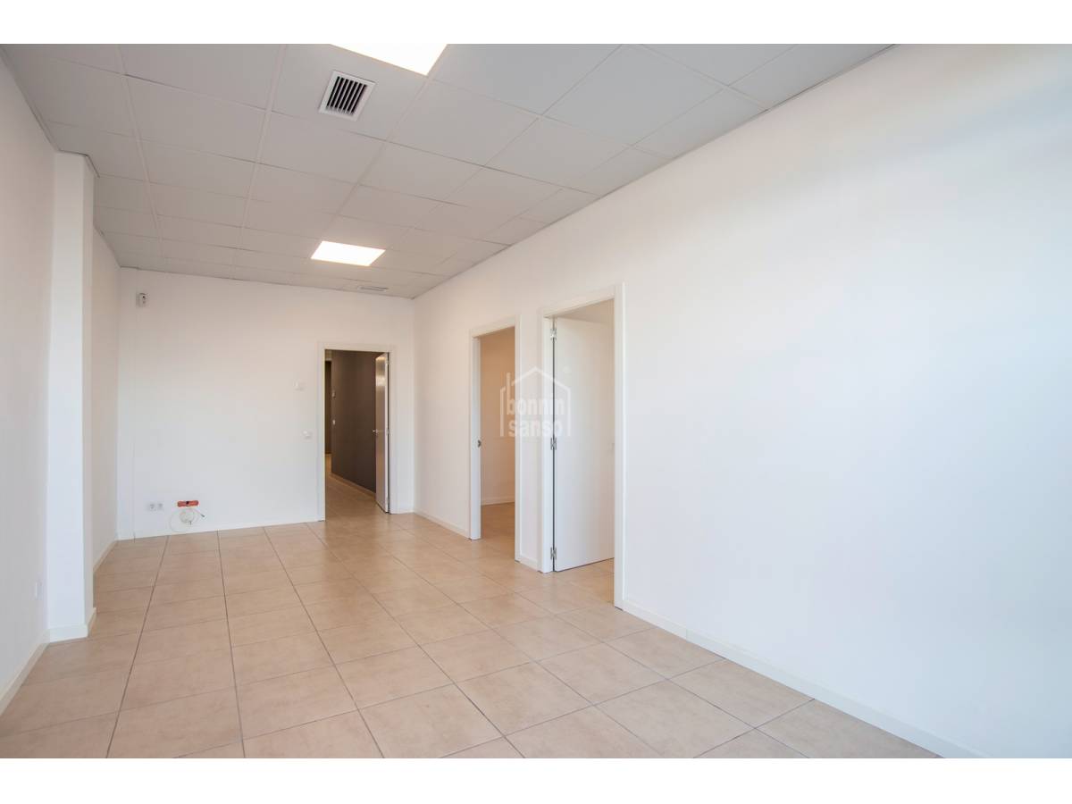 Commercial property in Mahon, Menorca, Spain 114 sq.m. No. 65104
