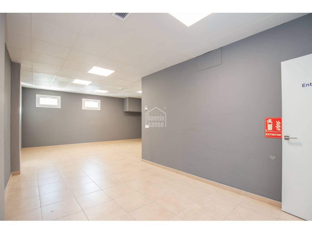 Commercial property in Mahon, Menorca, Spain 114 sq.m. No. 65104