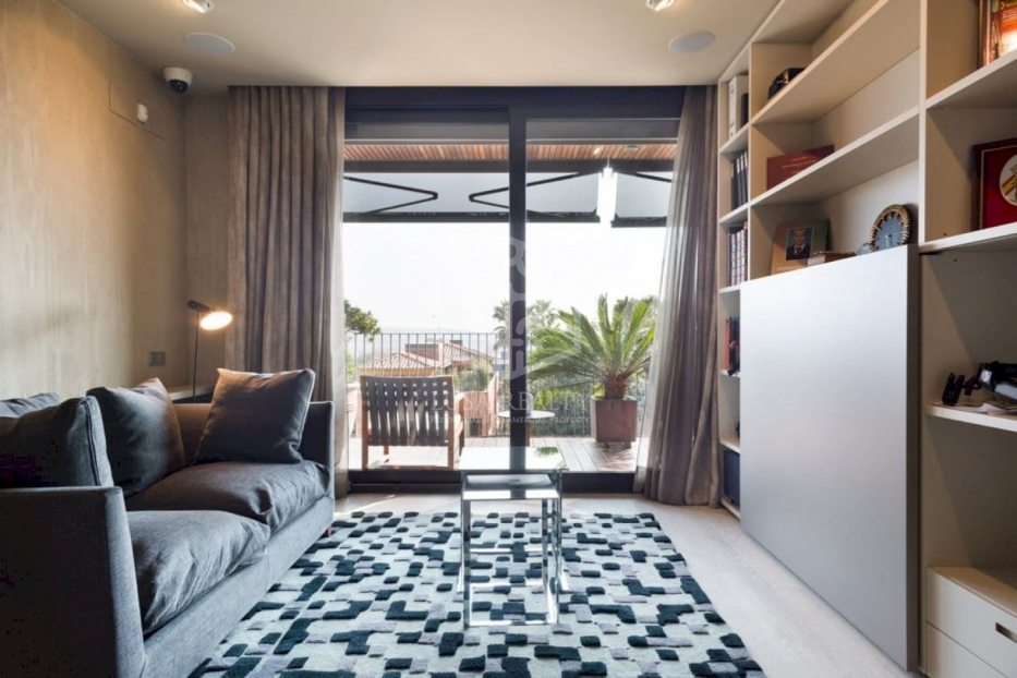 Huoneisto Barcelona, Espanja 4 makuuhuonetta, 240 m2 No. 78315
