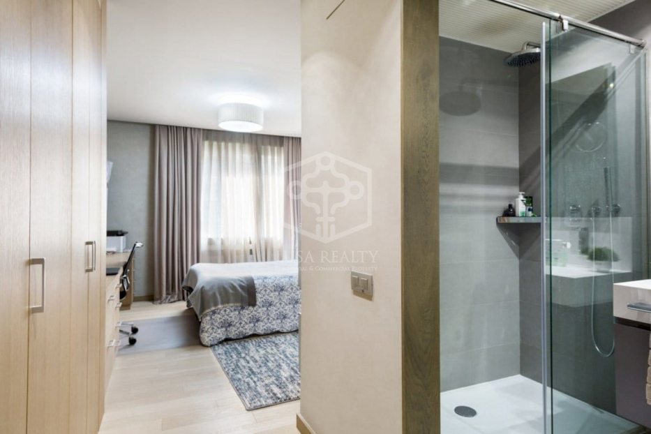 Huoneisto Barcelona, Espanja 4 makuuhuonetta, 240 m2 No. 78315