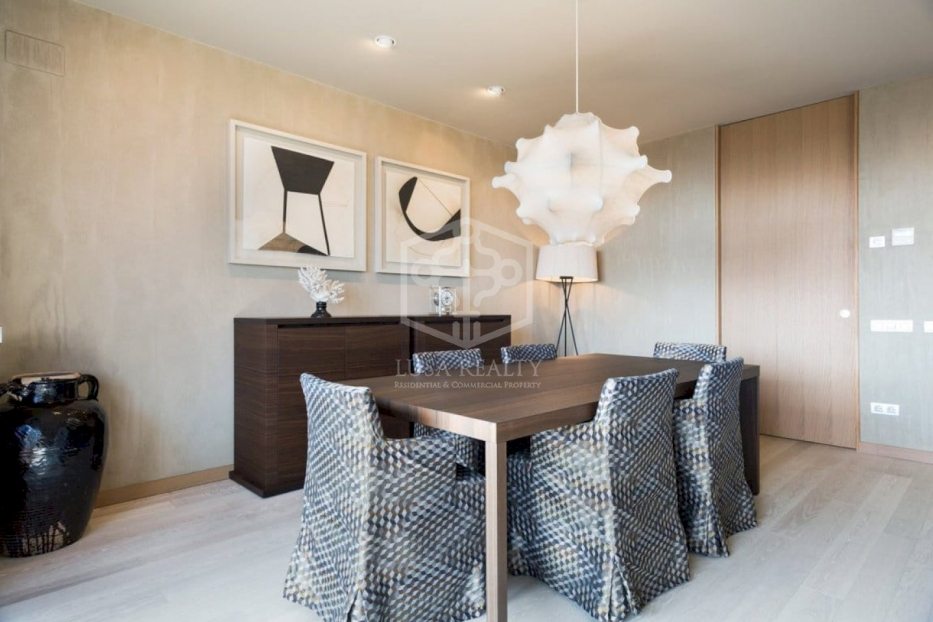 Huoneisto Barcelona, Espanja 4 makuuhuonetta, 240 m2 No. 78315
