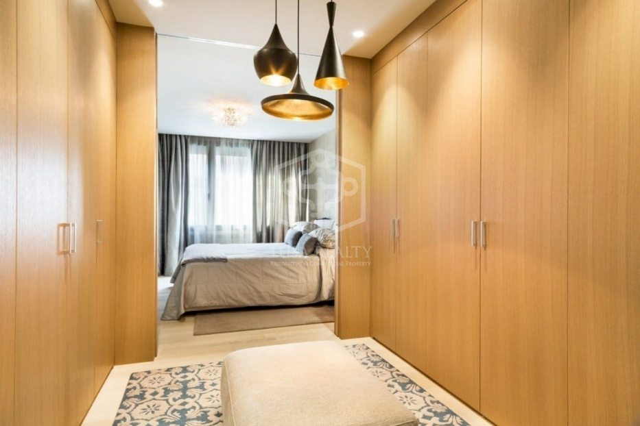Huoneisto Barcelona, Espanja 4 makuuhuonetta, 240 m2 No. 78315