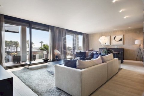Huoneisto Barcelona, Espanja 4 makuuhuonetta, 240 m2 No. 78315