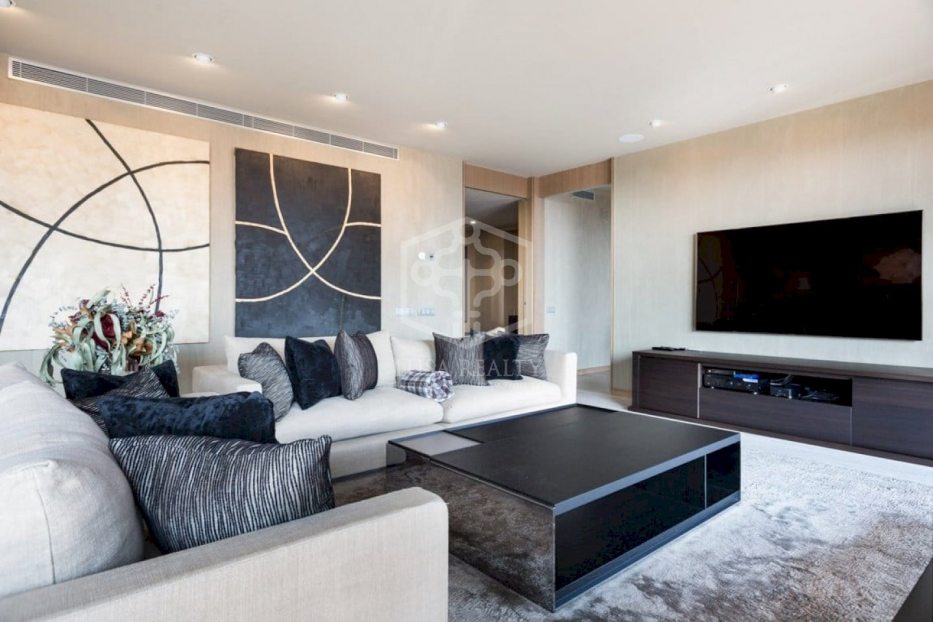 Huoneisto Barcelona, Espanja 4 makuuhuonetta, 240 m2 No. 78315