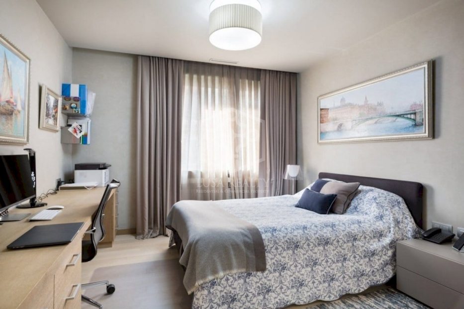 Huoneisto Barcelona, Espanja 4 makuuhuonetta, 240 m2 No. 78315