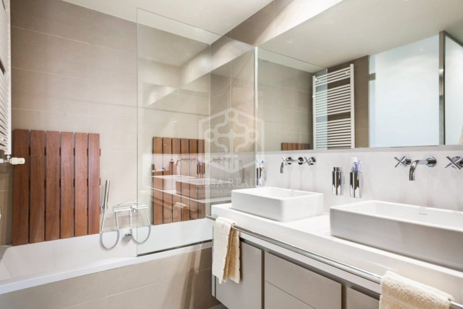 Huoneisto Barcelona, Espanja 4 makuuhuonetta, 240 m2 No. 78315