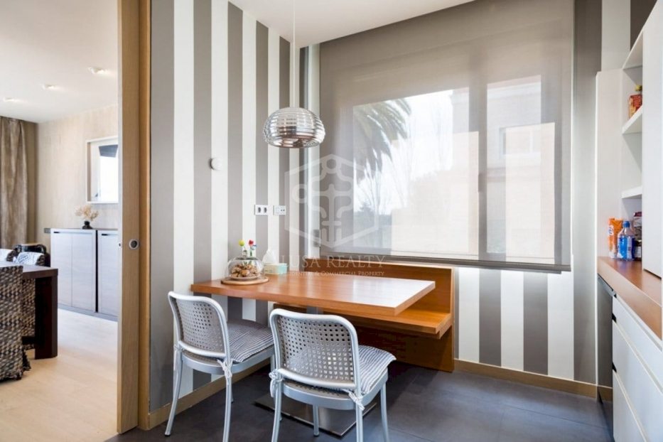 Huoneisto Barcelona, Espanja 4 makuuhuonetta, 240 m2 No. 78315