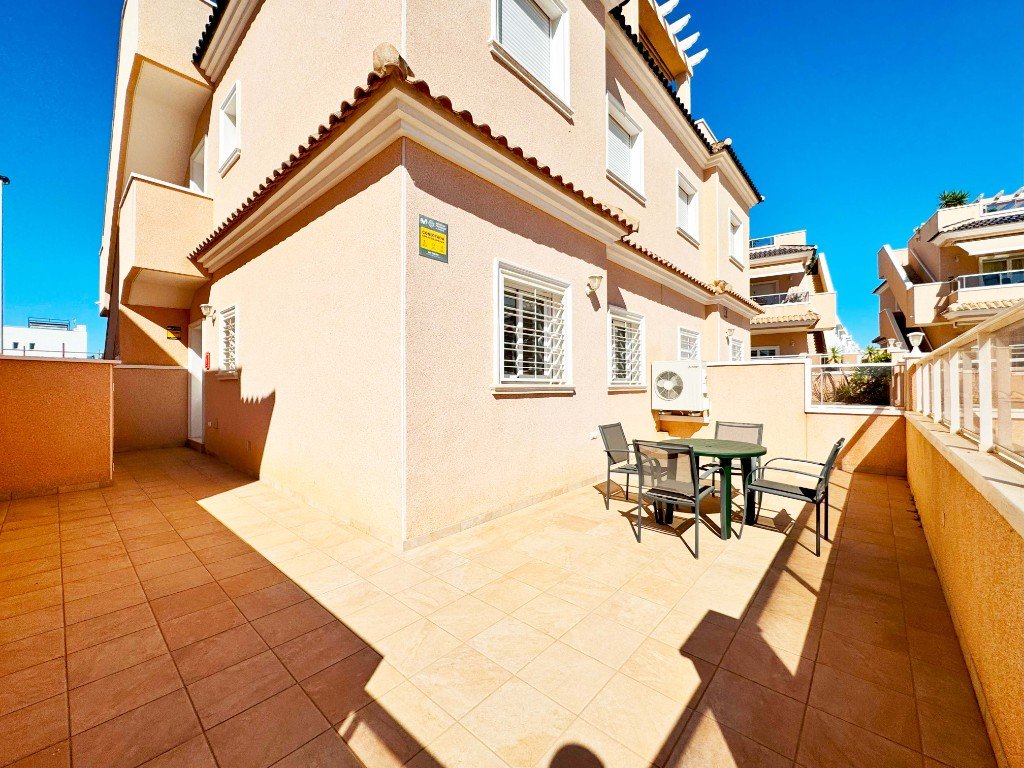 Apartment in Punta Prima, Alicante, Spain 2 bedrooms, 70 sq.m. No. 145245