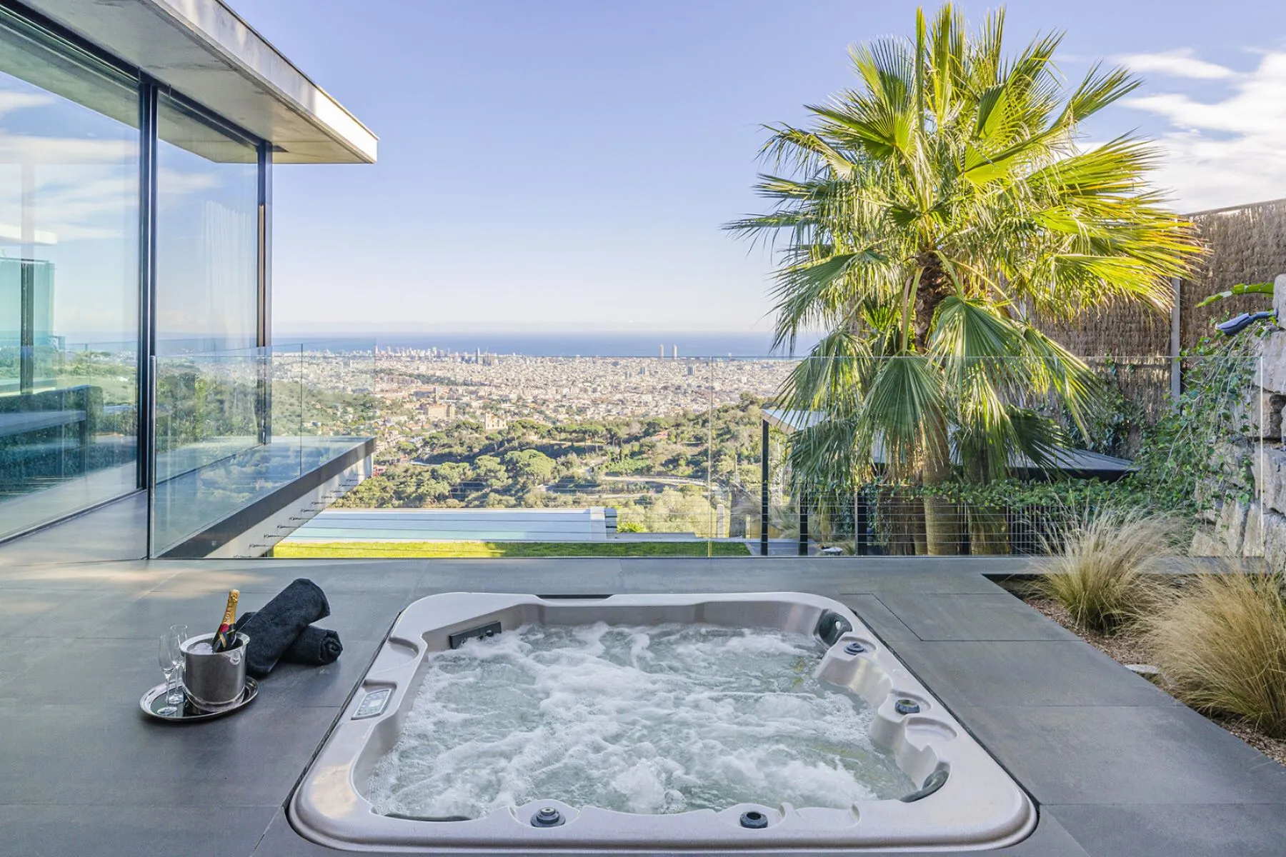 Māja Barcelona, Spānijā 7 istabas, 1450 m2 Nr. 141101