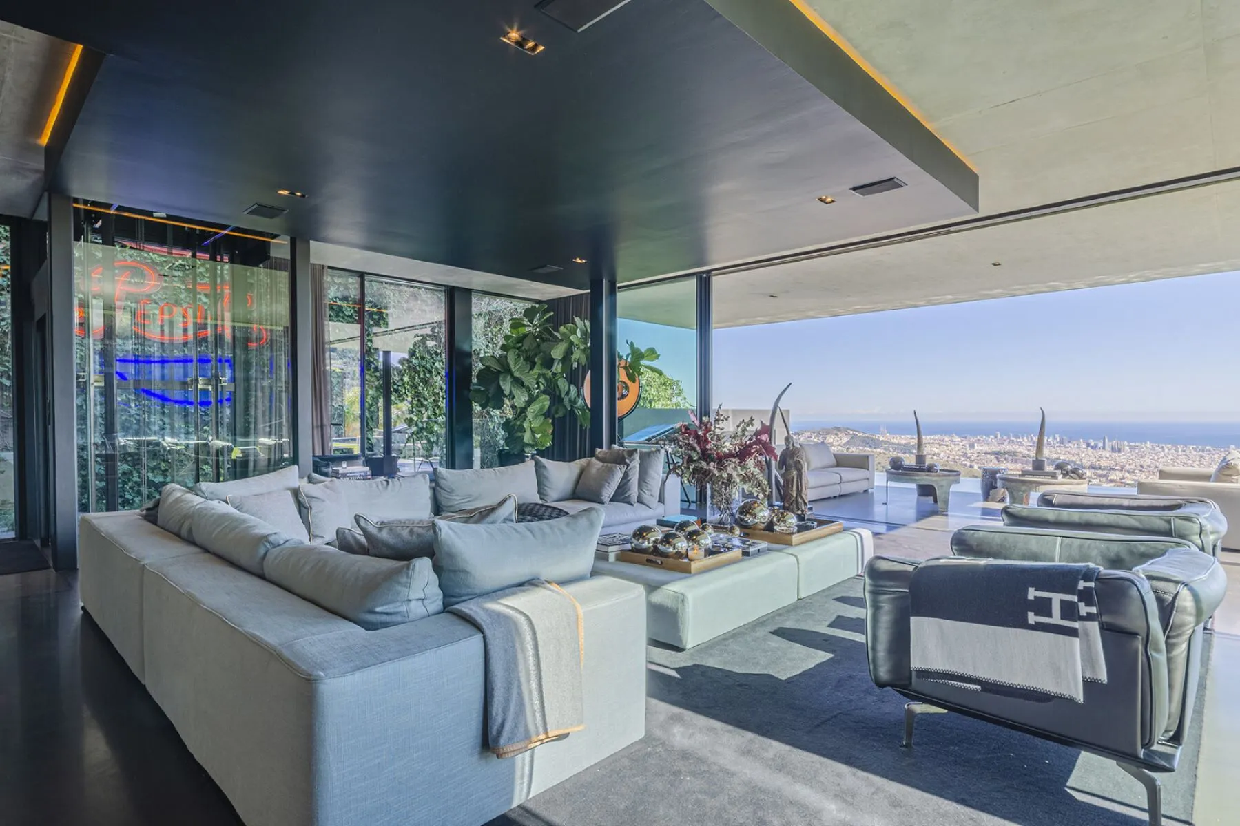 Māja Barcelona, Spānijā 7 istabas, 1450 m2 Nr. 141101