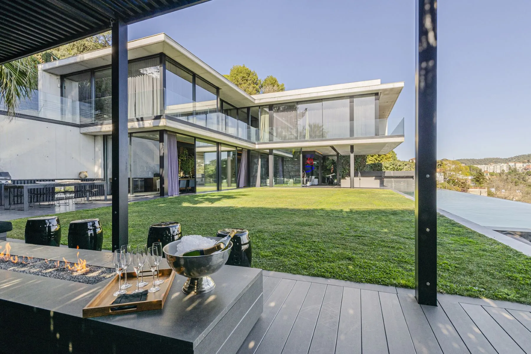 Māja Barcelona, Spānijā 7 istabas, 1450 m2 Nr. 141101