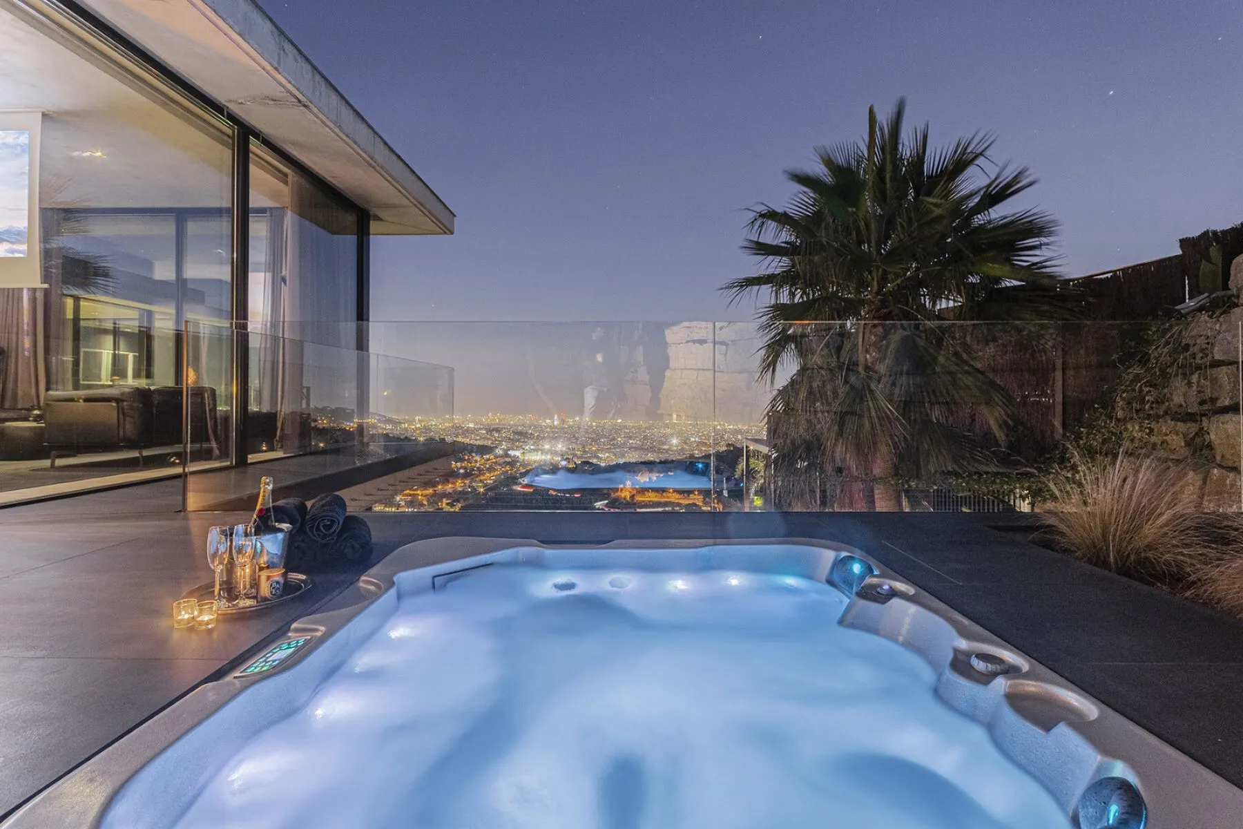 Māja Barcelona, Spānijā 7 istabas, 1450 m2 Nr. 141101