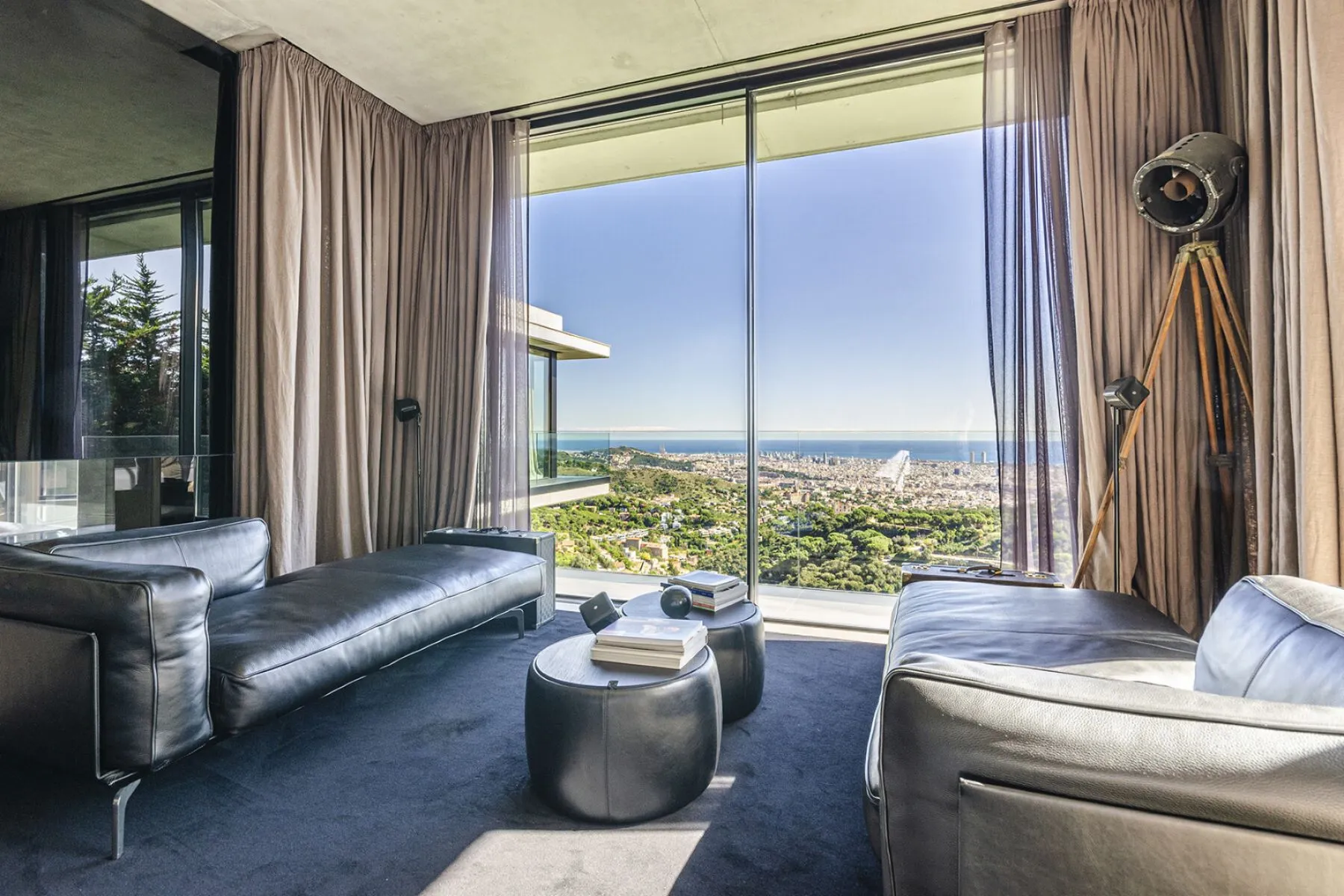 Māja Barcelona, Spānijā 7 istabas, 1450 m2 Nr. 141101