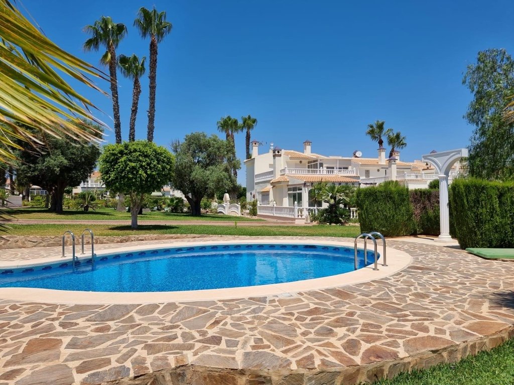 Apartment in Torrevieja, Alicante, Spain 2 bedrooms, 68 sq.m. No. 183574