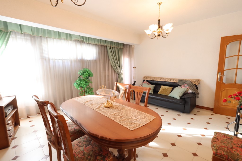 Apartment à Torrevieja, Alicante, Espagne 3 chambres, 90 m2 No. 183571