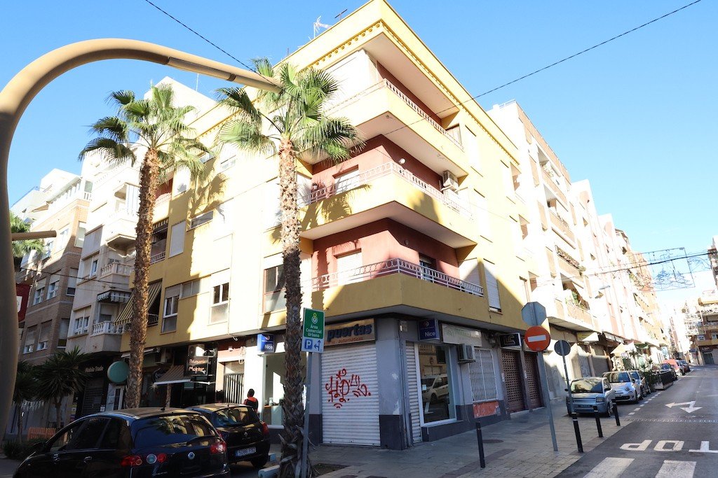 Apartment à Torrevieja, Alicante, Espagne 3 chambres, 90 m2 No. 183571
