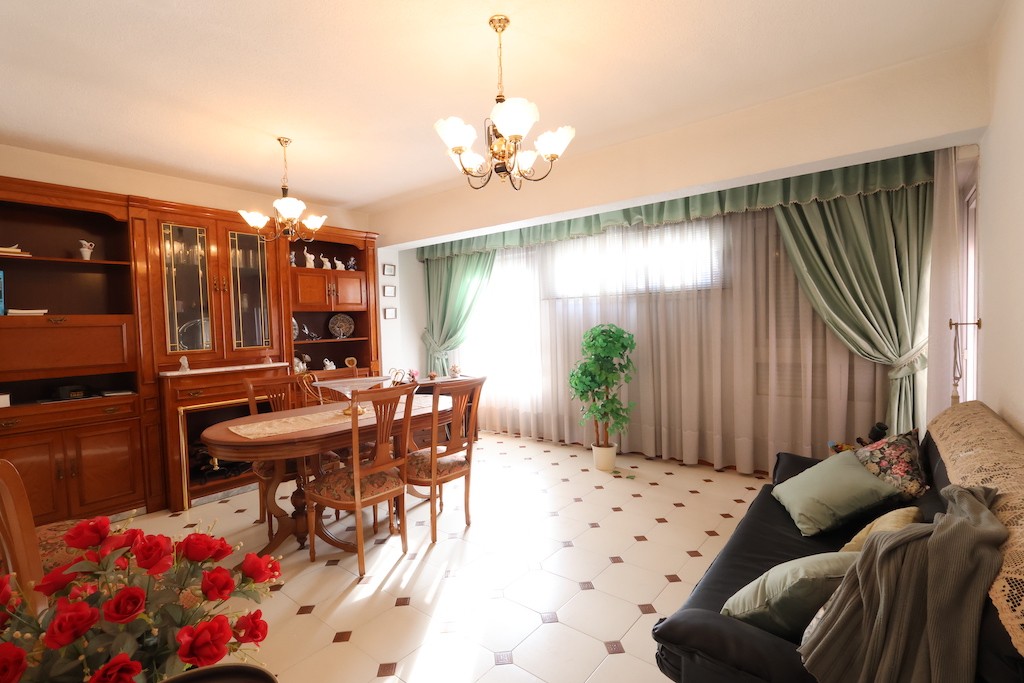 Apartment à Torrevieja, Alicante, Espagne 3 chambres, 90 m2 No. 183571