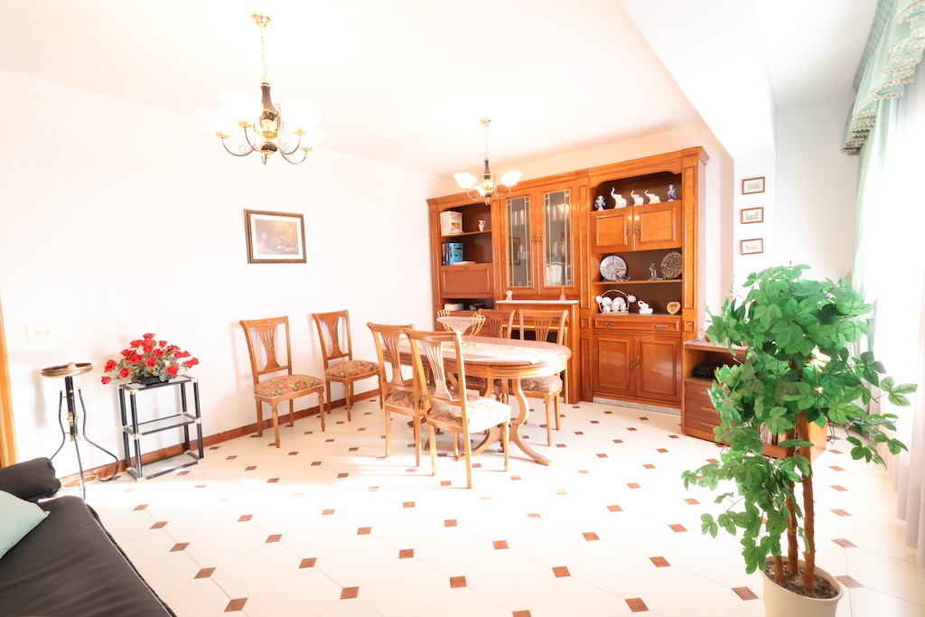 Apartment à Torrevieja, Alicante, Espagne 3 chambres, 90 m2 No. 183571