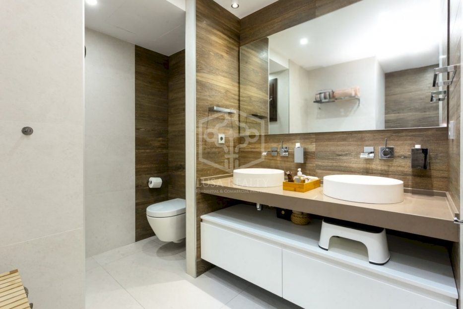 Huoneisto Barcelona, Espanja 4 makuuhuonetta, 325 m2 No. 78276