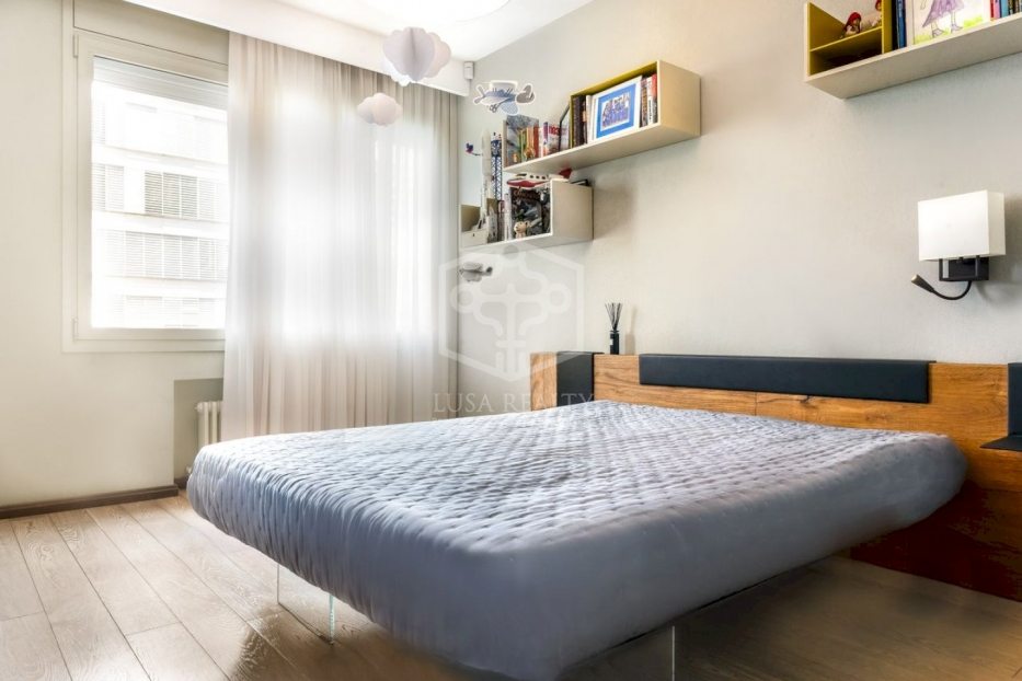 Huoneisto Barcelona, Espanja 4 makuuhuonetta, 325 m2 No. 78276