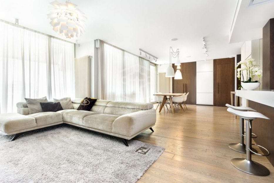 Huoneisto Barcelona, Espanja 4 makuuhuonetta, 325 m2 No. 78276