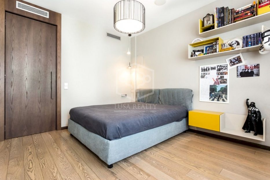 Huoneisto Barcelona, Espanja 4 makuuhuonetta, 325 m2 No. 78276