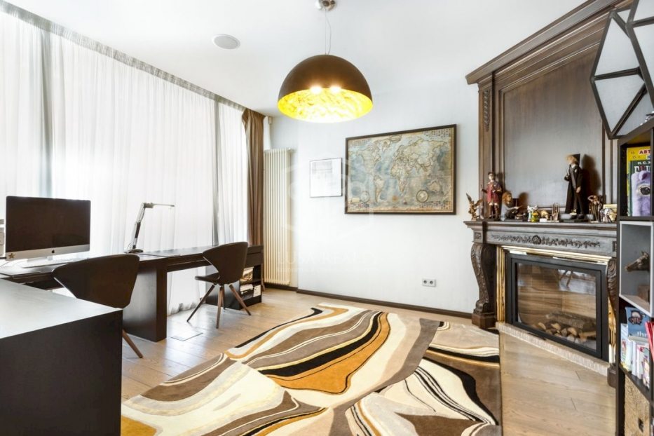 Huoneisto Barcelona, Espanja 4 makuuhuonetta, 325 m2 No. 78276