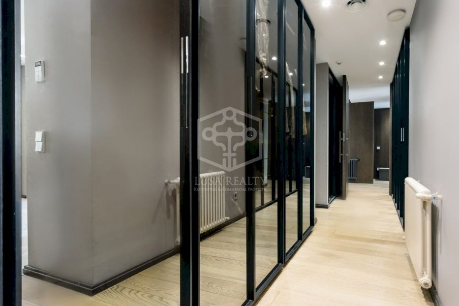 Huoneisto Barcelona, Espanja 4 makuuhuonetta, 325 m2 No. 78276