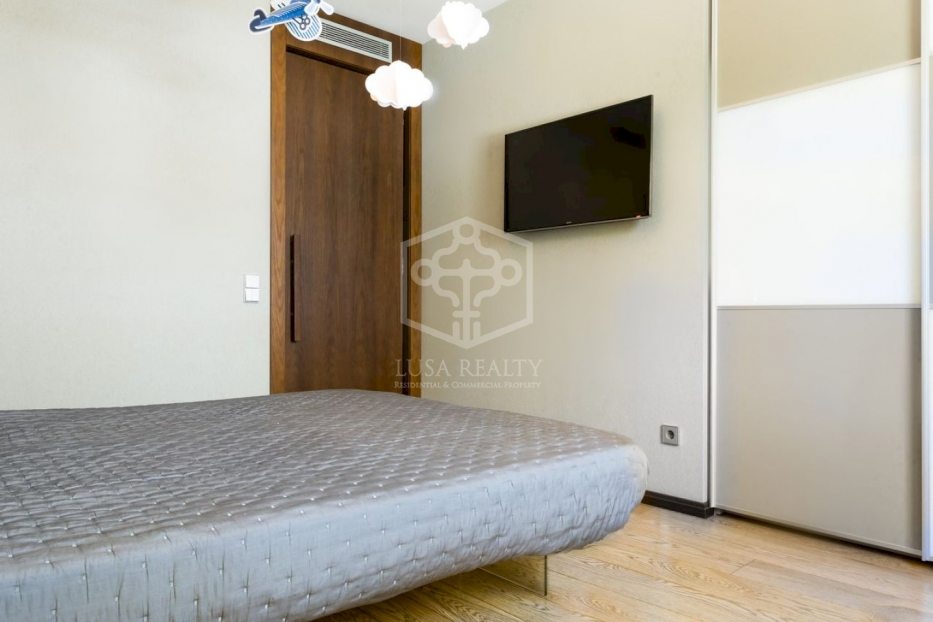 Huoneisto Barcelona, Espanja 4 makuuhuonetta, 325 m2 No. 78276
